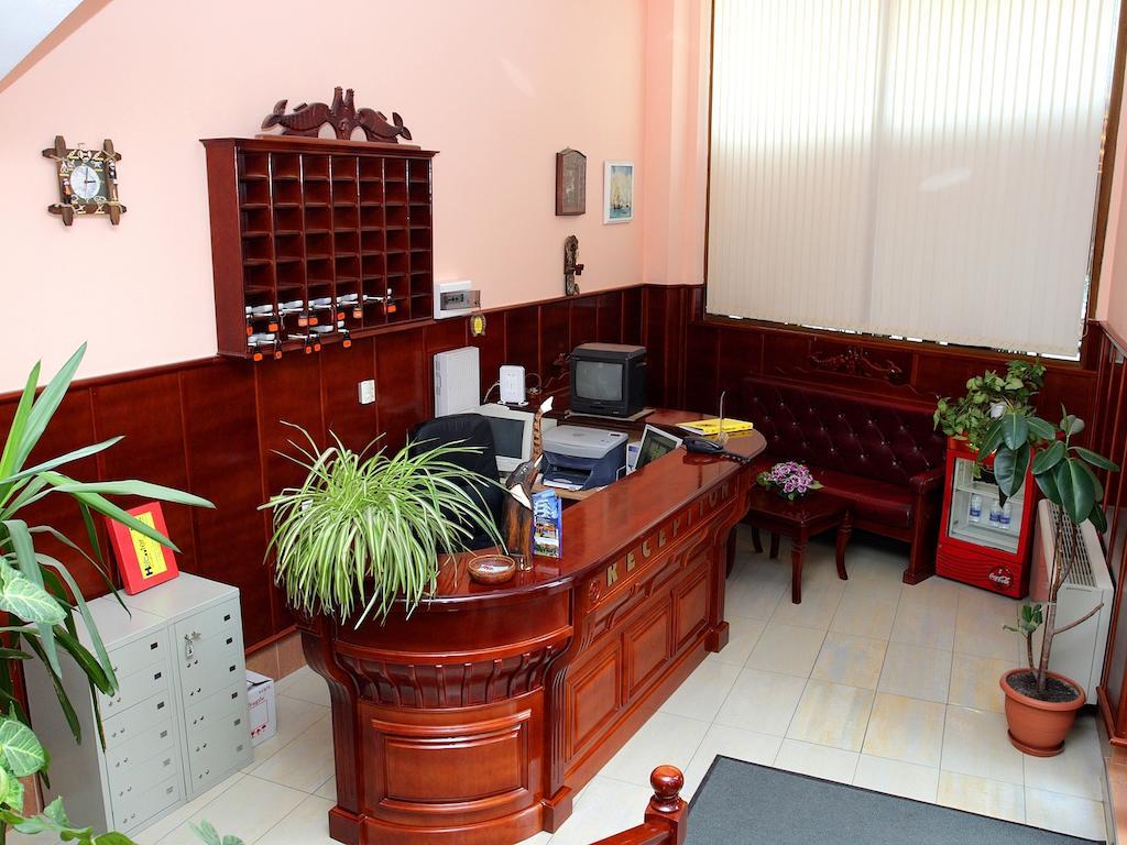 Hotel Manz 2 Pomorie Bagian luar foto